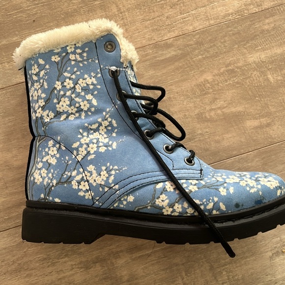 Yes We Vibe Boots - Picture 4 of 4